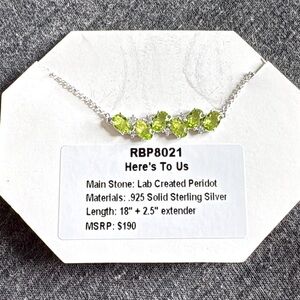 Green and Silver Necklace with Elegant Design